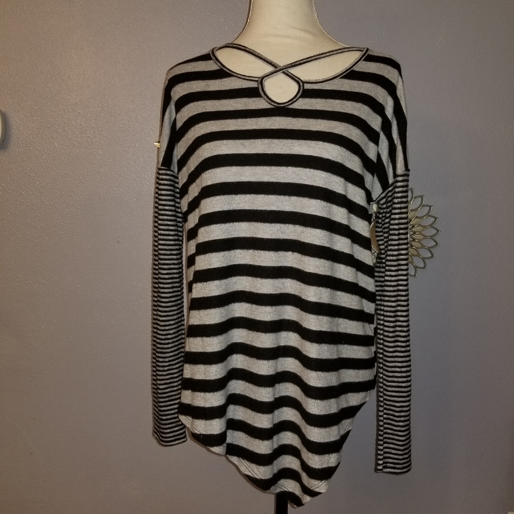 sweater top with crisscross styled neck (medium)